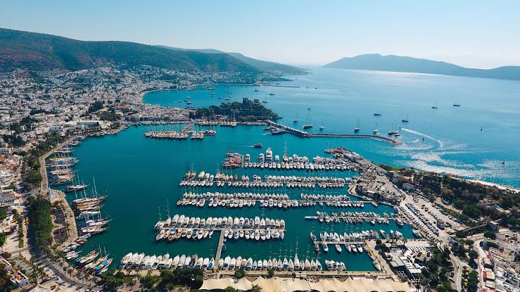 Bodrum Marina kalkışlı lüks VIP yatta lazer gösterili evlilik teklifi
