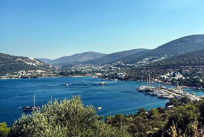 Torba Koyu sahilinde bohem tarzı makrome detaylı teklif konsepti